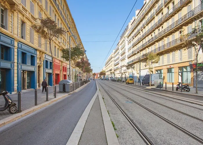 Beautiful&bright 2-br at the doors of Le Panier in Marseille - Welkeys